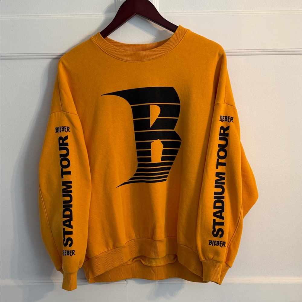 H&M Women's Yellow Justin Bieber Stadium Tour 2017 Crewneck Sweater.